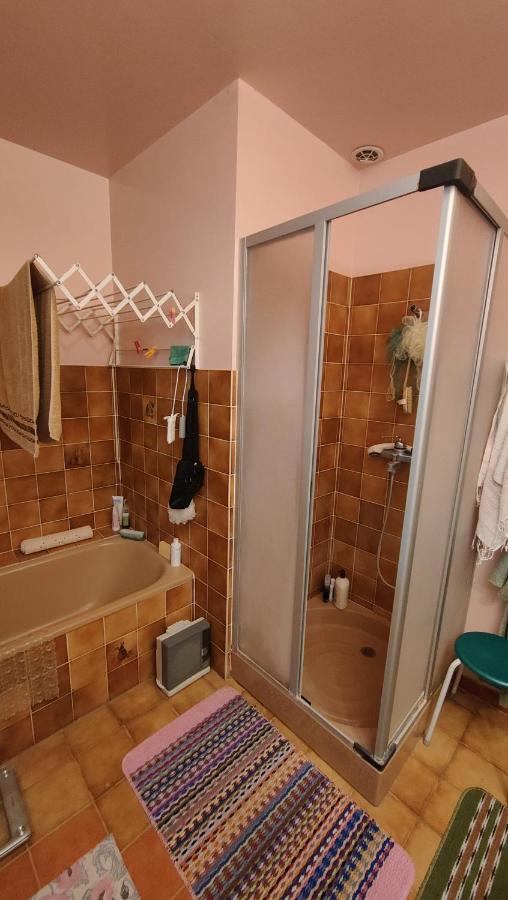 Chambre Dans Villa Le Chaffaut-Saint-Jurson Exterior foto